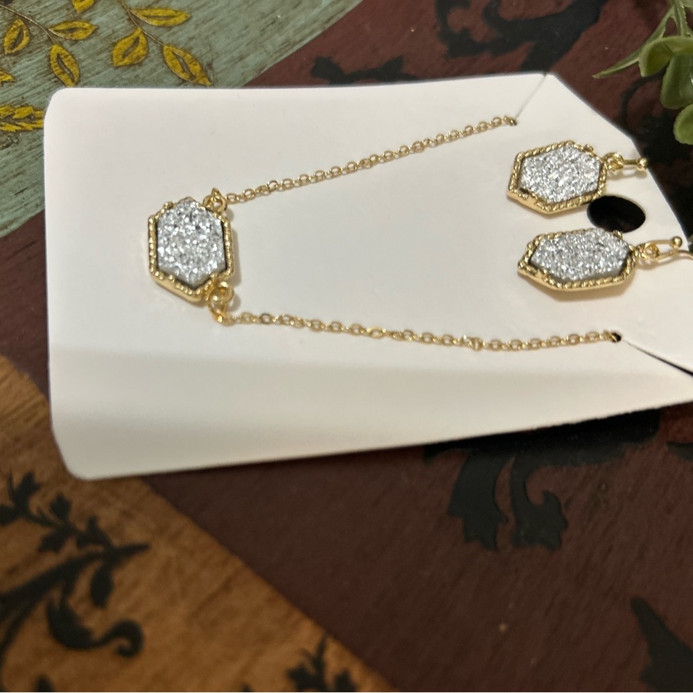 Elegant Hexagon Necklace and Earring Set - Picture 8 of 9